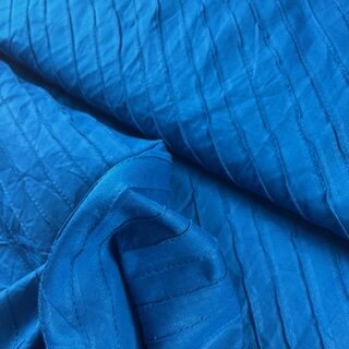 Pin tucked blau