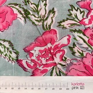 Blockprint Flowerpink on light blue